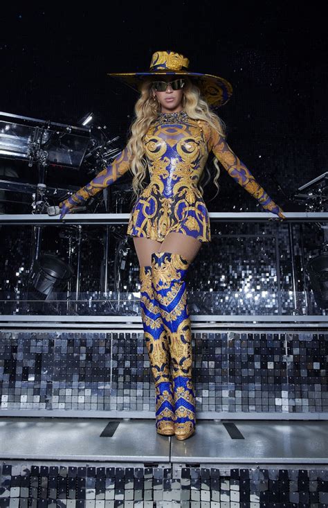 beyonce atelier versace